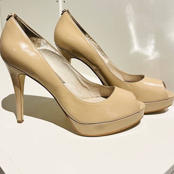 Nude Patent leather peep toe heels - Picture 1 of 4